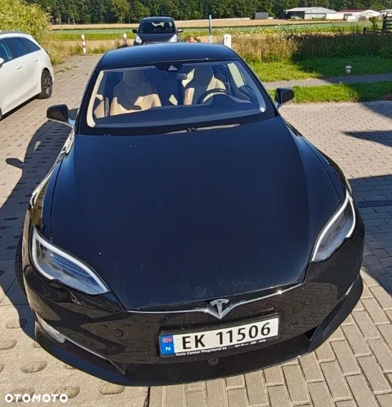 Tesla Model S - 7
