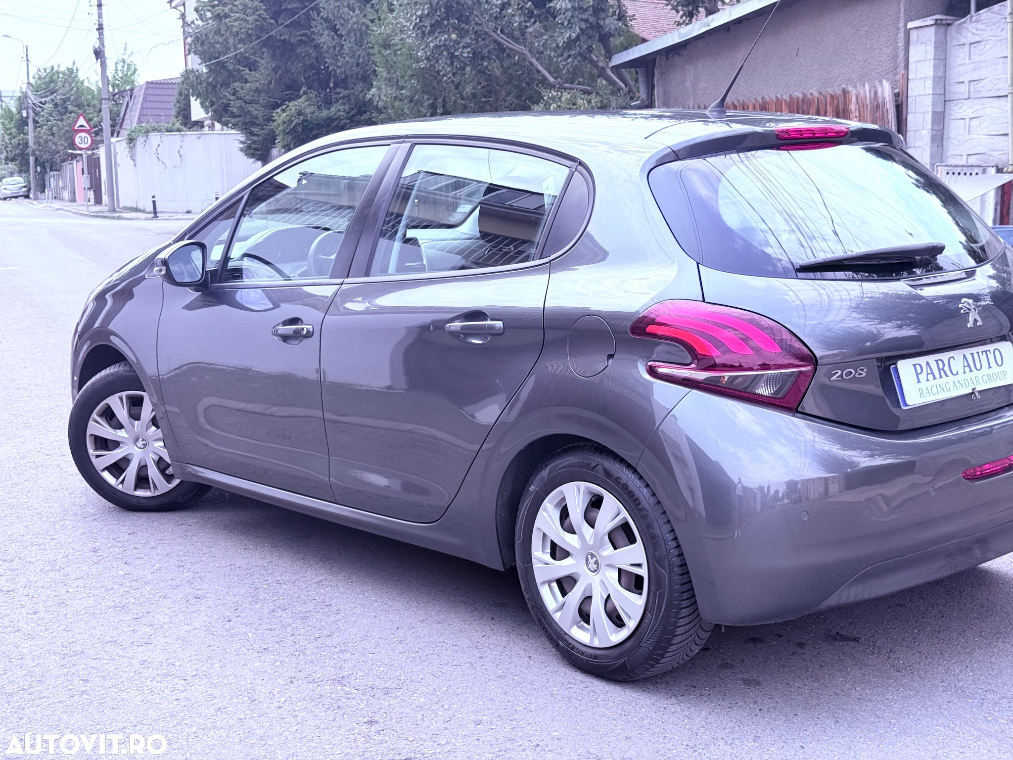 Peugeot 208 PureTech 82 Start & Stop Allure - 5