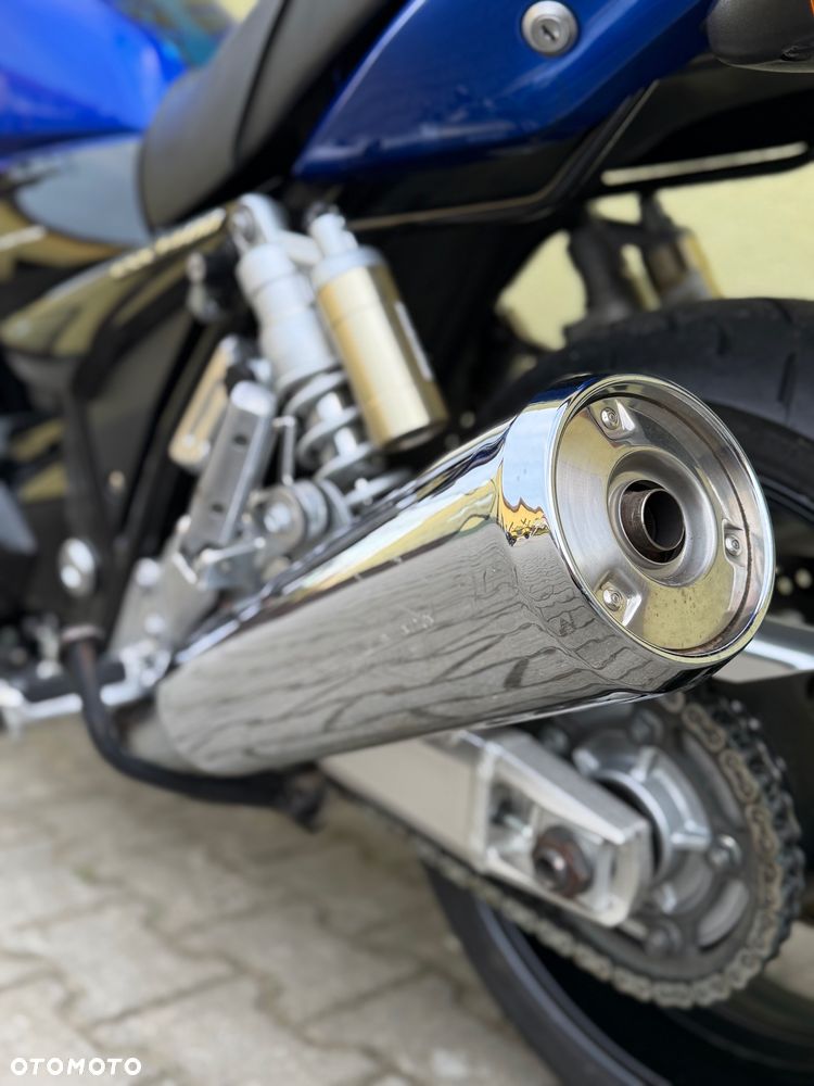 Suzuki GSX - 23