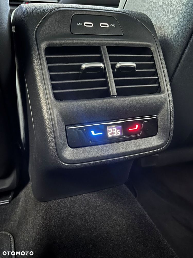 Volkswagen Passat Variant 2.0 TDI SCR R-Line Plus DSG - 22