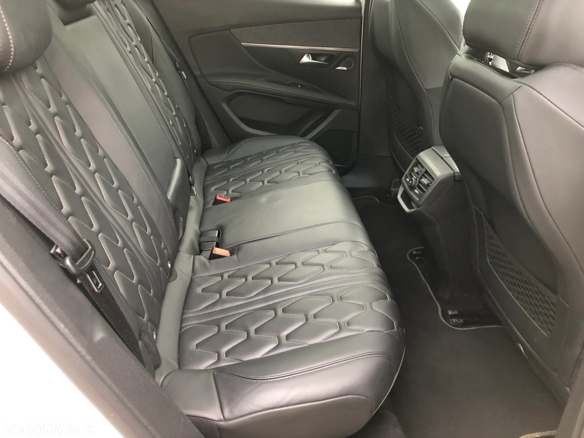 Peugeot 3008 1.5 BlueHDi GT S&S EAT8 - 15