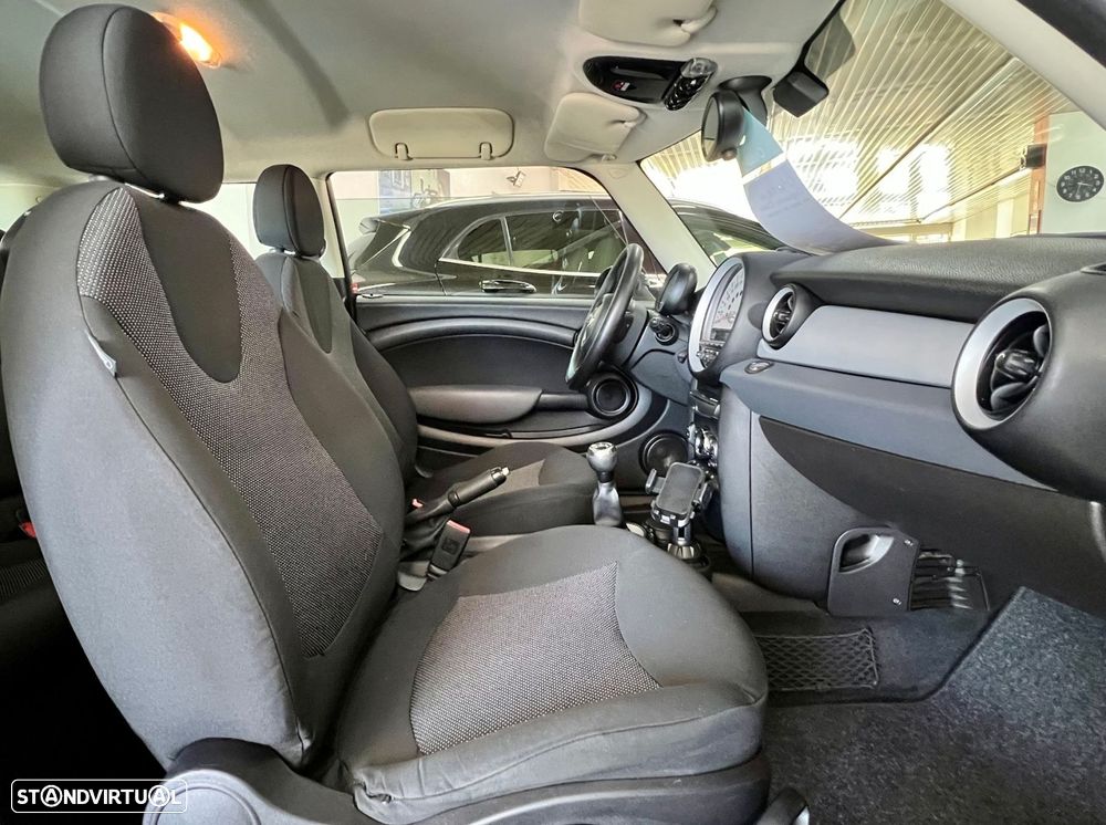 MINI 3 Portas One D - 10