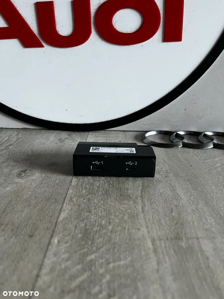 PANEL GNIAZDO PORT USB C A3 8Y RS3 ORYGINAŁ 82A035736 - 1