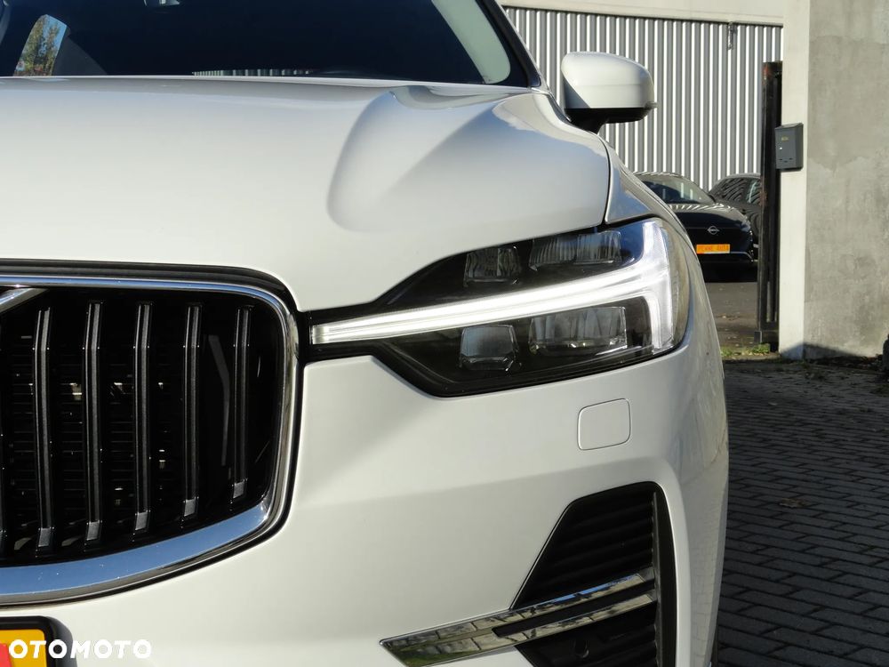 Volvo XC 60 B4 D AWD Geartronic Momentum Pro - 32