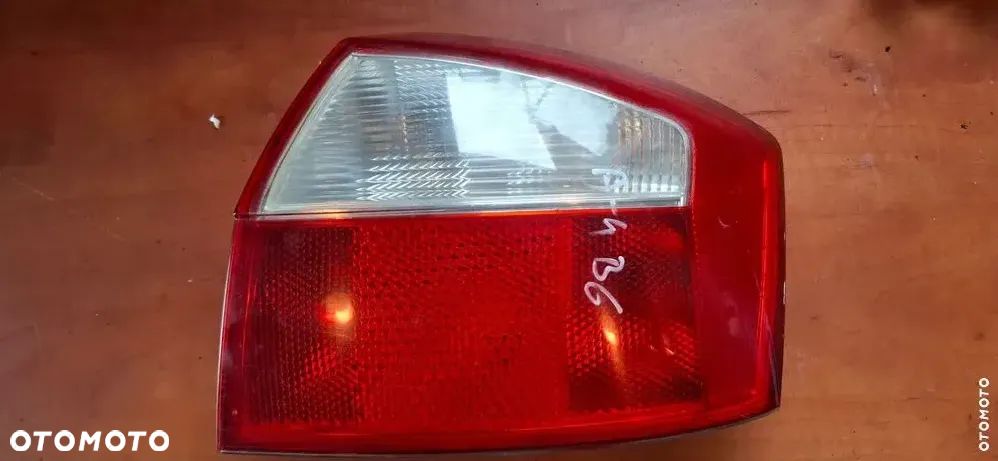 LAMPA PRAWY TYŁ AUDI A4 B6 Sedan/Limuzyna 00-05 - 1