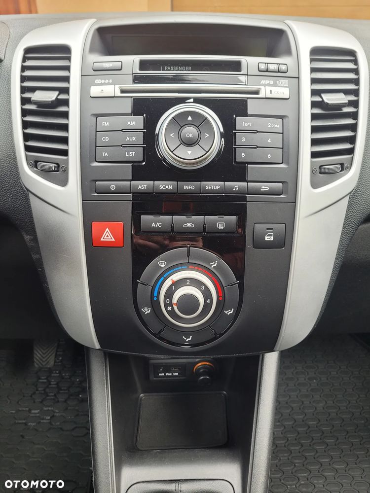 Kia Venga 1.4 CVVT Attract - 11