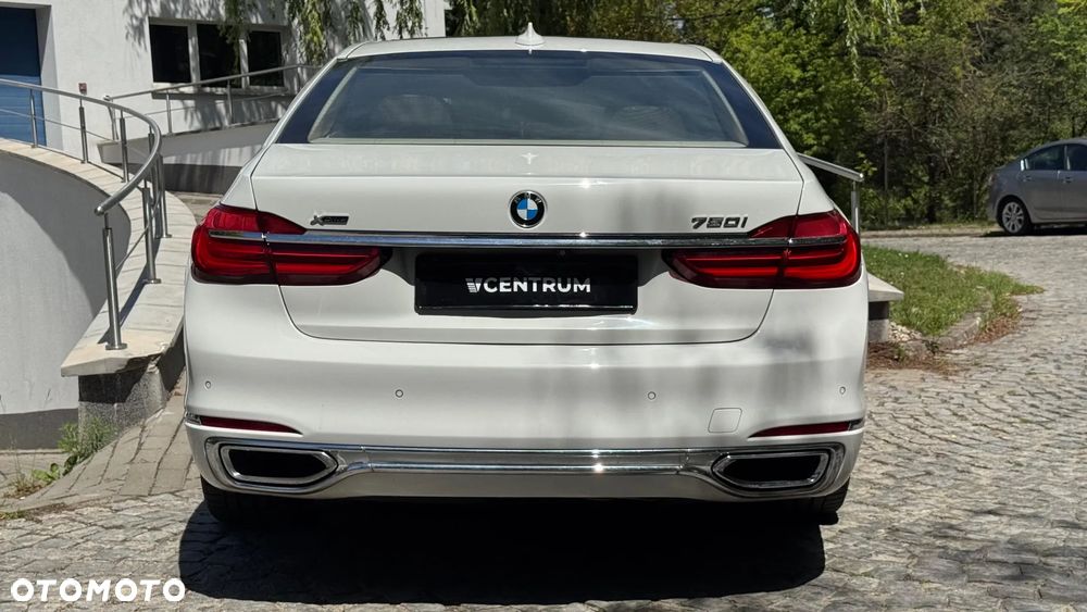 BMW Seria 7 750Li xDrive - 11