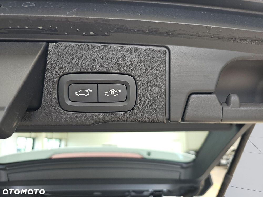 Volvo XC 60 B5 B AWD Plus Dark - 19