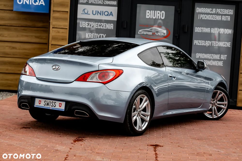 Hyundai Genesis Coupe 2.0 T - 12