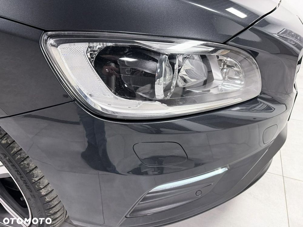 Volvo V60 D3 R-Design - 10