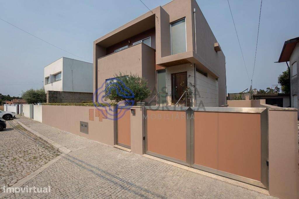 Moradia T4, com piscina, Maia - Grande imagem: 2/60