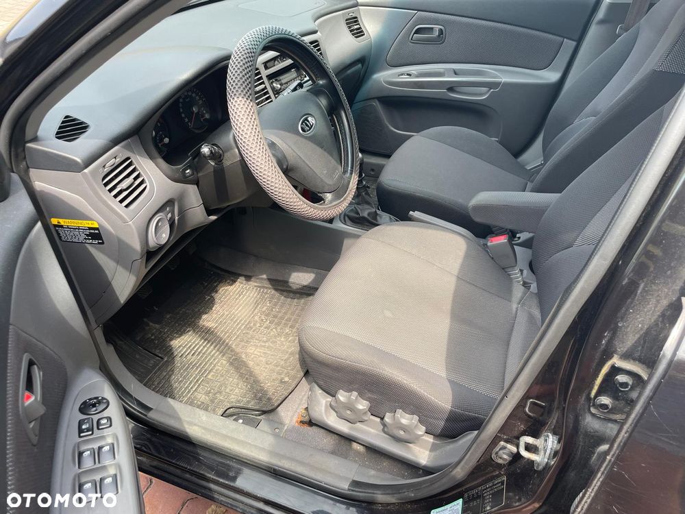 Kia Rio 1.4 Family + - 5