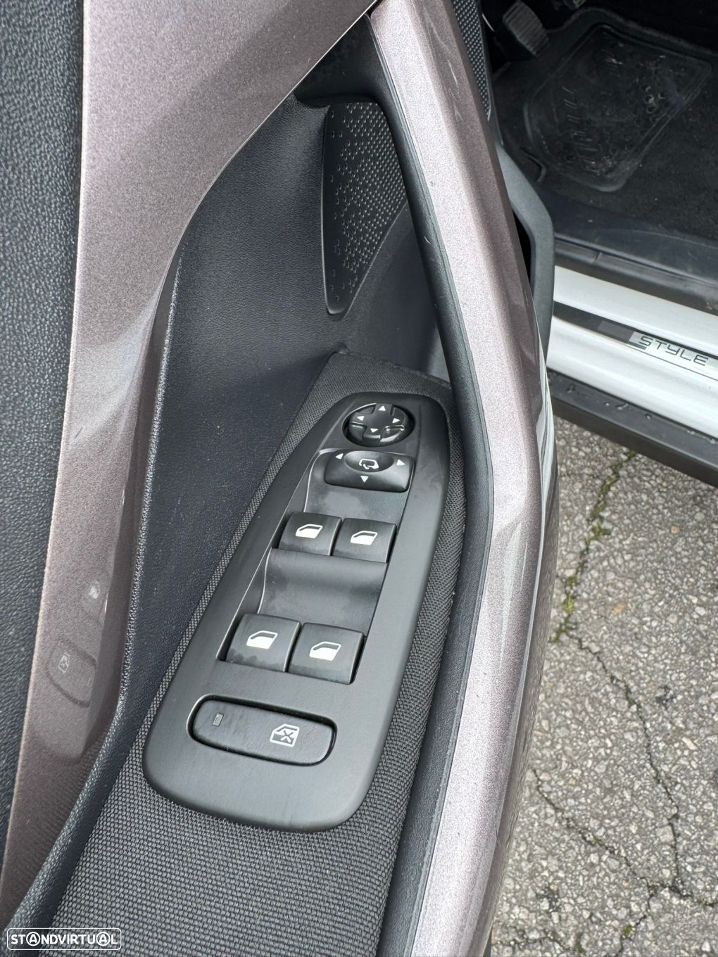 Peugeot 2008 1.2 PureTech Style - 17