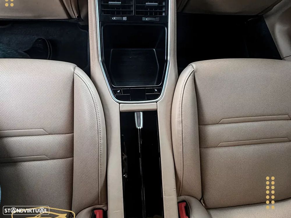 Porsche Panamera Turbo S - 16