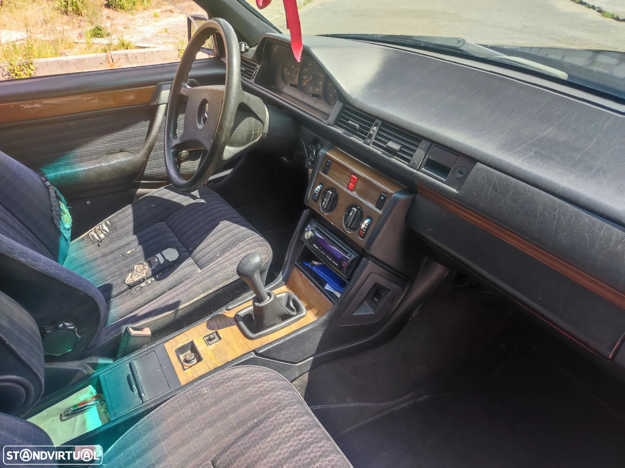Mercedes-Benz 250 D - 23