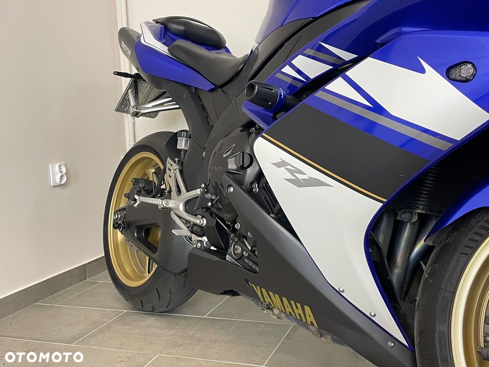 Yamaha R1 - 6
