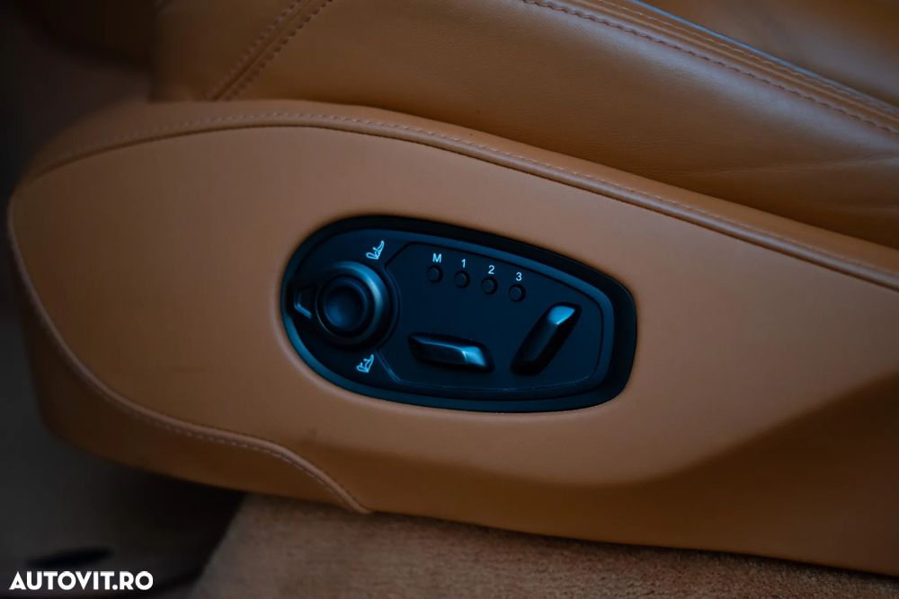 Aston Martin DBX - 21