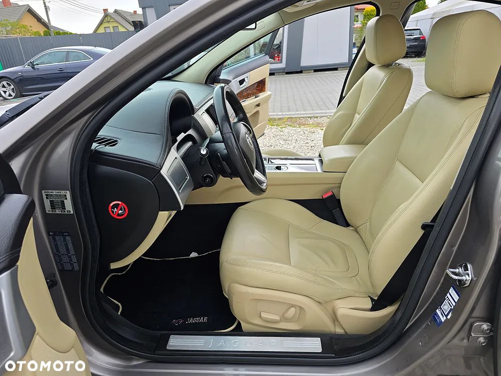 Jaguar XF 2.2 D Premium Luxury - 15