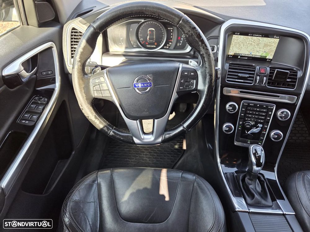Volvo XC 60 2.0 D4 Momentum Plus Geartronic - 12
