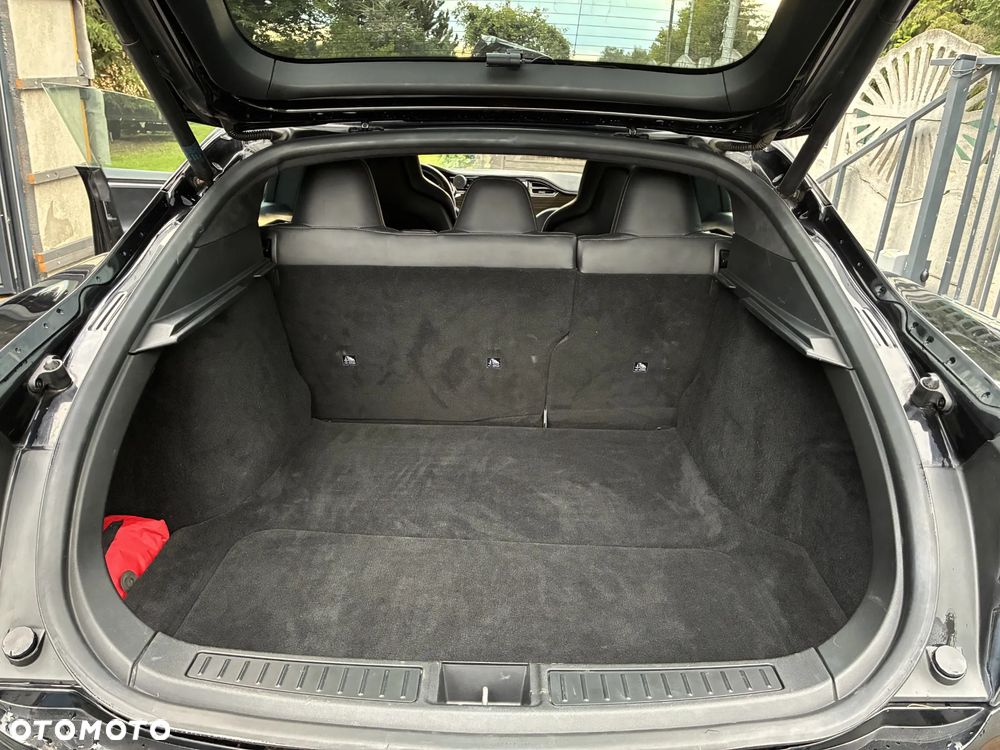 Tesla Model S 85 D - 9