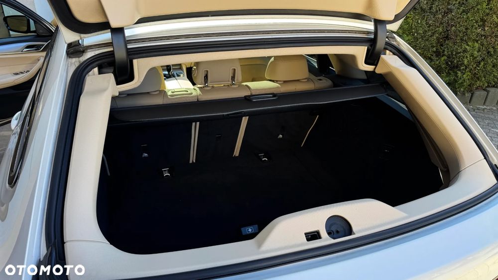 BMW Seria 5 520d Sport Line - 37