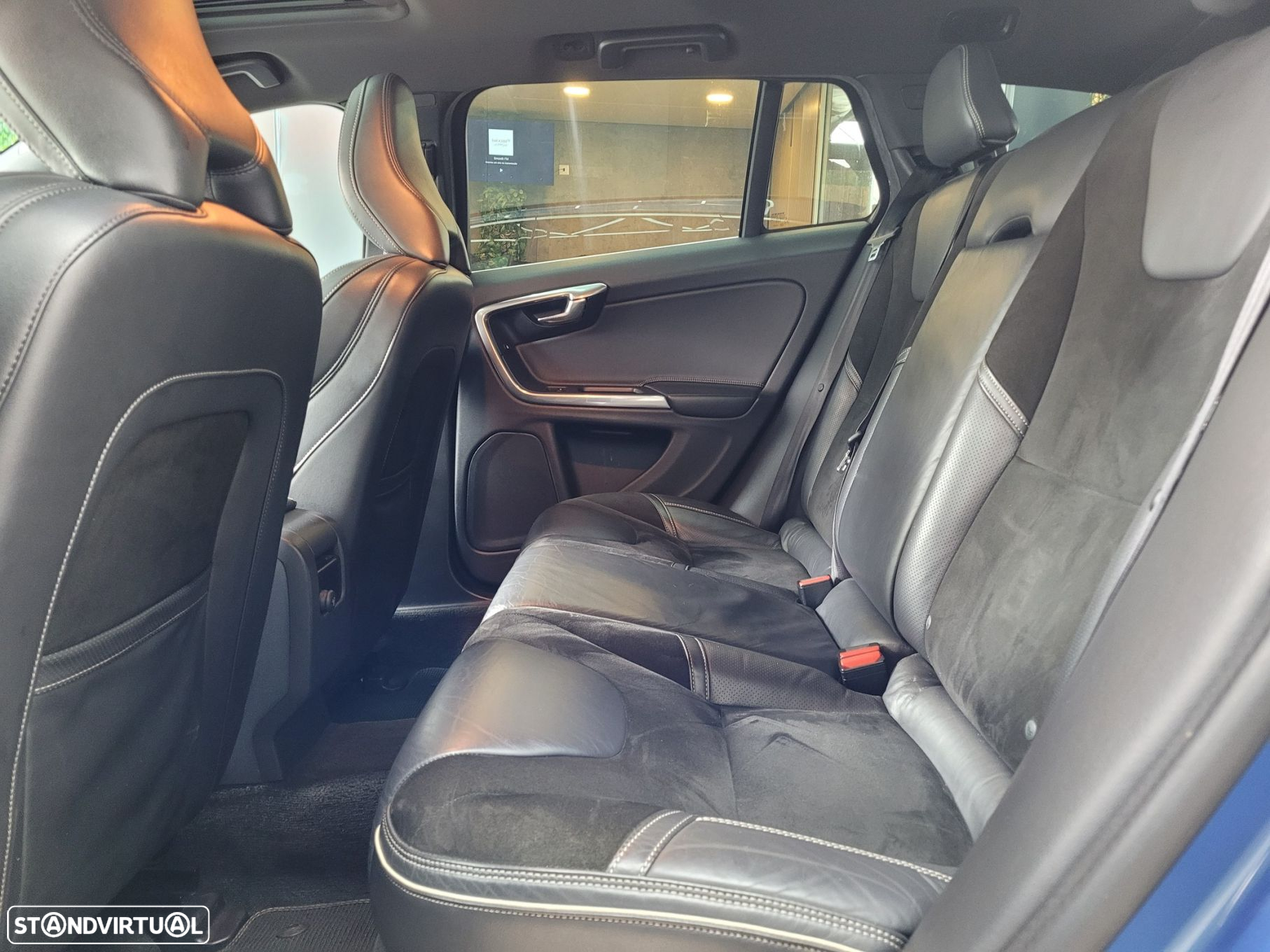 Volvo V60 2.0 D4 R-Design - 10