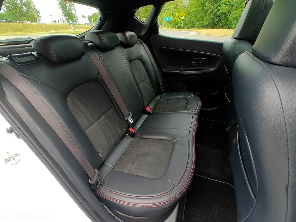 Kia Ceed - 36