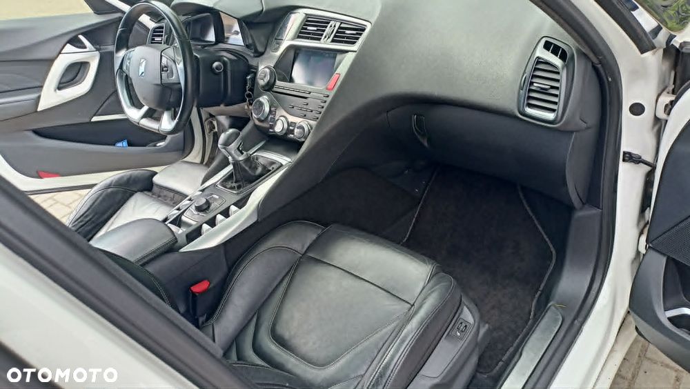 Citroën DS5 HDi 165 SoChic - 23