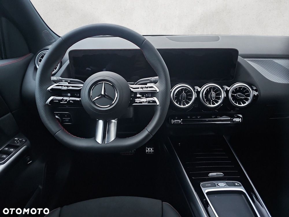 Mercedes-Benz GLA - 13