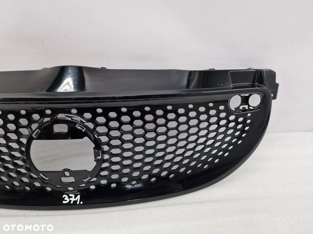 SMART FORFOUR II 2 14- ATRAPA / GRILL PRZEDNI PRZÓD , NR 622564052R / A4538881523 , NR AUKCJI GR371 - 4