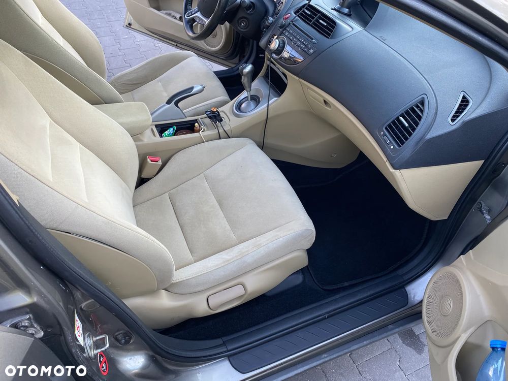 Honda Civic 1.8 Executive - 19