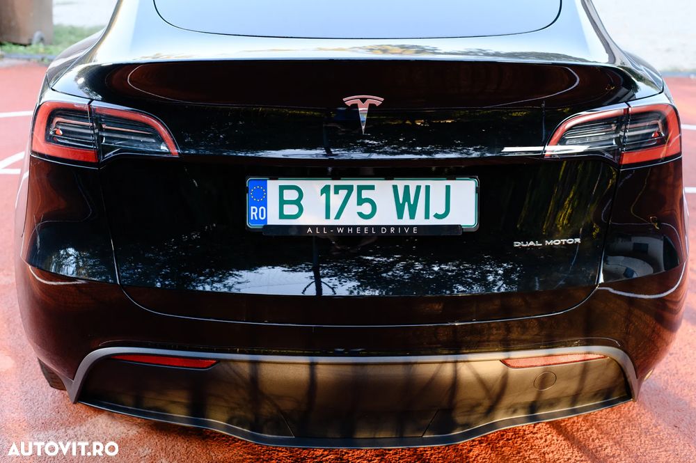 Tesla Model Y - 11