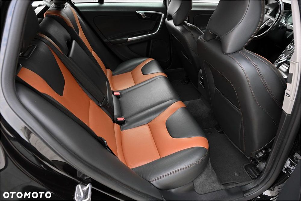 Volvo V60 Cross Country D4 Geartronic Summum - 19