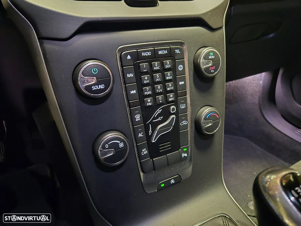 Volvo V40 Cross Country 2.0 D2 Summum - 24