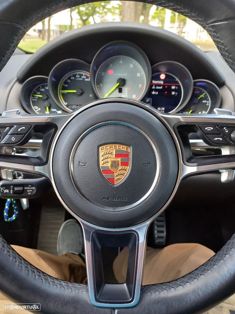 Porsche Cayenne S Hybrid - 46