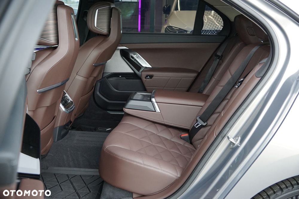BMW Seria 7 740d xDrive mHEV sport - 32