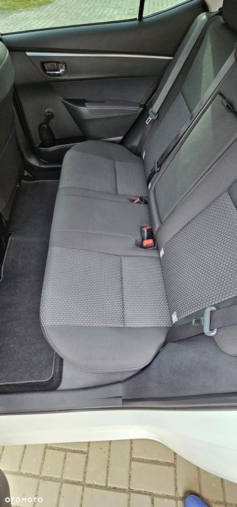 Toyota Corolla 1.4 D-4D Premium EU6 - 8