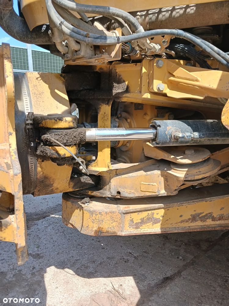 Caterpillar 725 C - 12