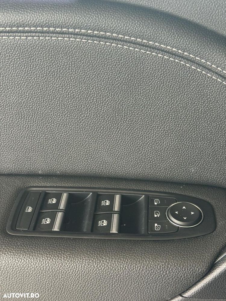 Renault Captur 160 EDC MHEV Techno - 17