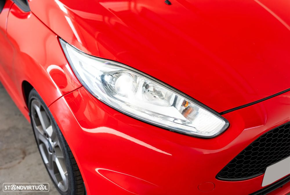 Ford Fiesta 1.6 EcoBoost c/ Pack Pele Desportiva ST - 16