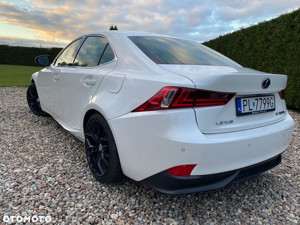 Lexus IS 300h Elite - 3