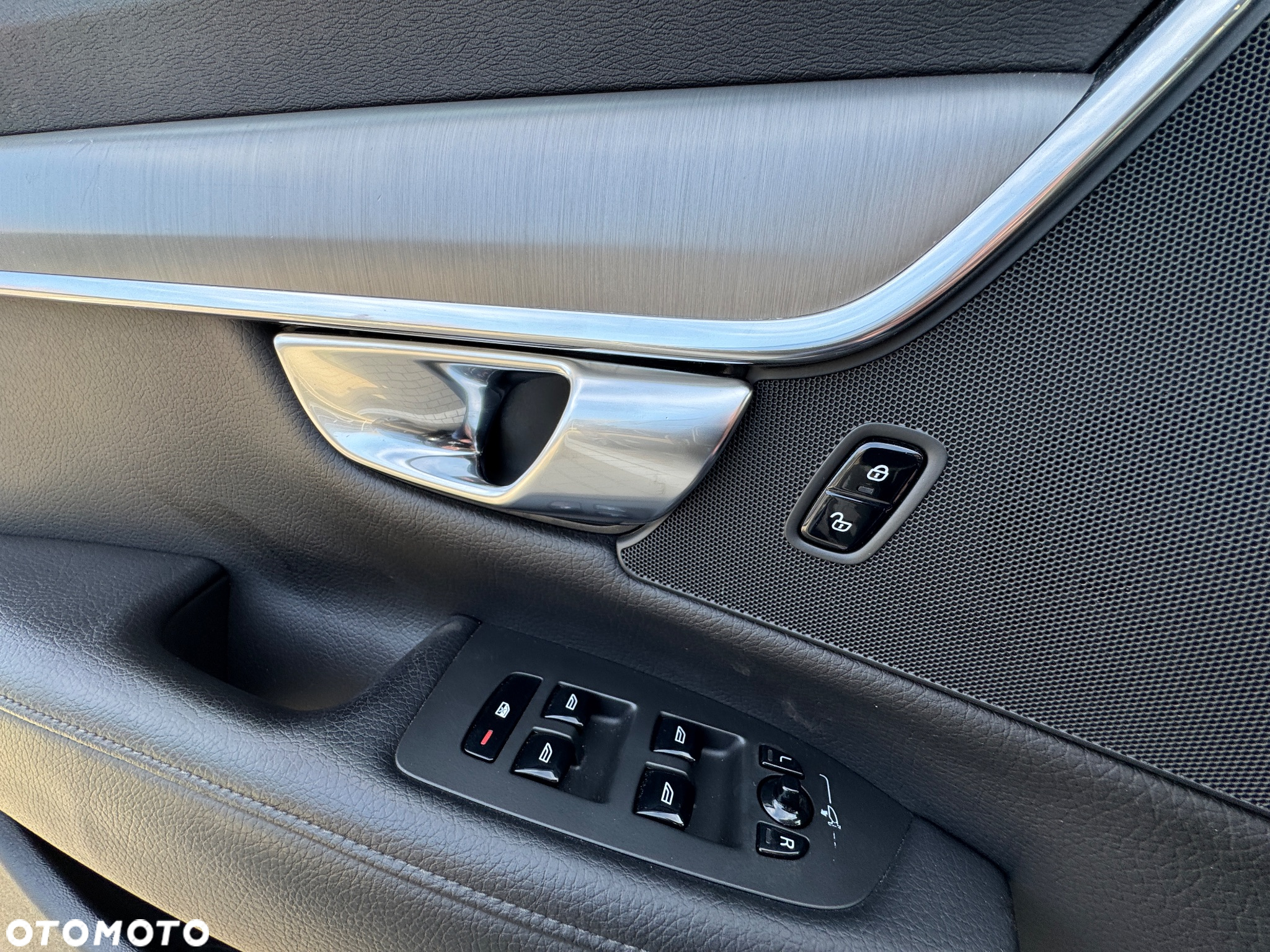 Volvo V90 D5 AWD Geartronic Momentum Pro - 22