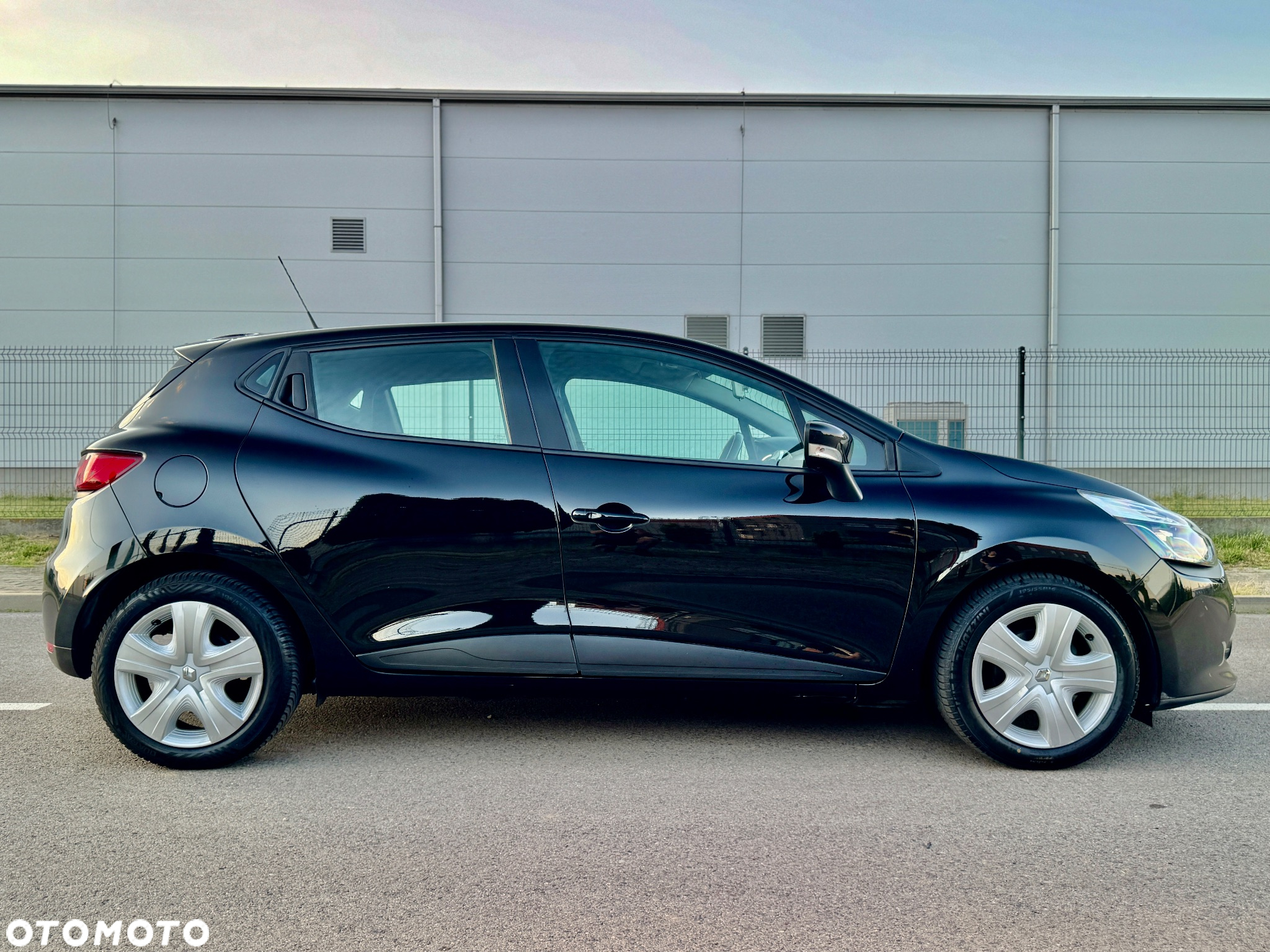 Renault Clio 1.2 16V 75 Life - 18
