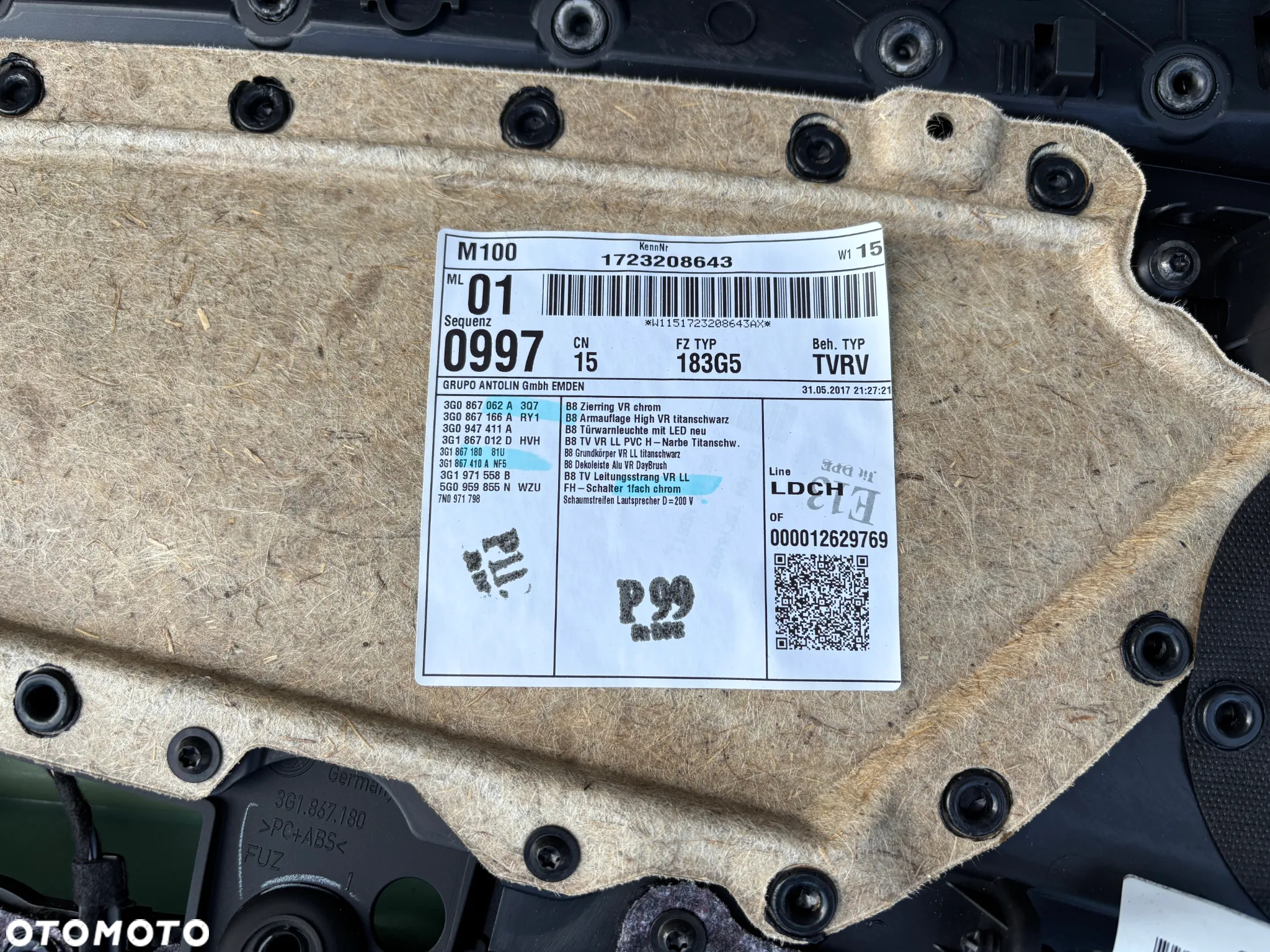 Vw Passat B8 boczek bagażnika prawy przód skóra  Europa - 3