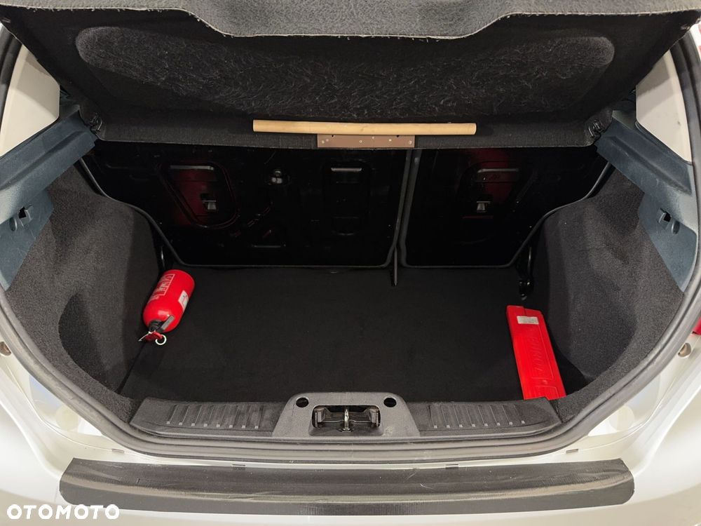 Ford Fiesta - 12