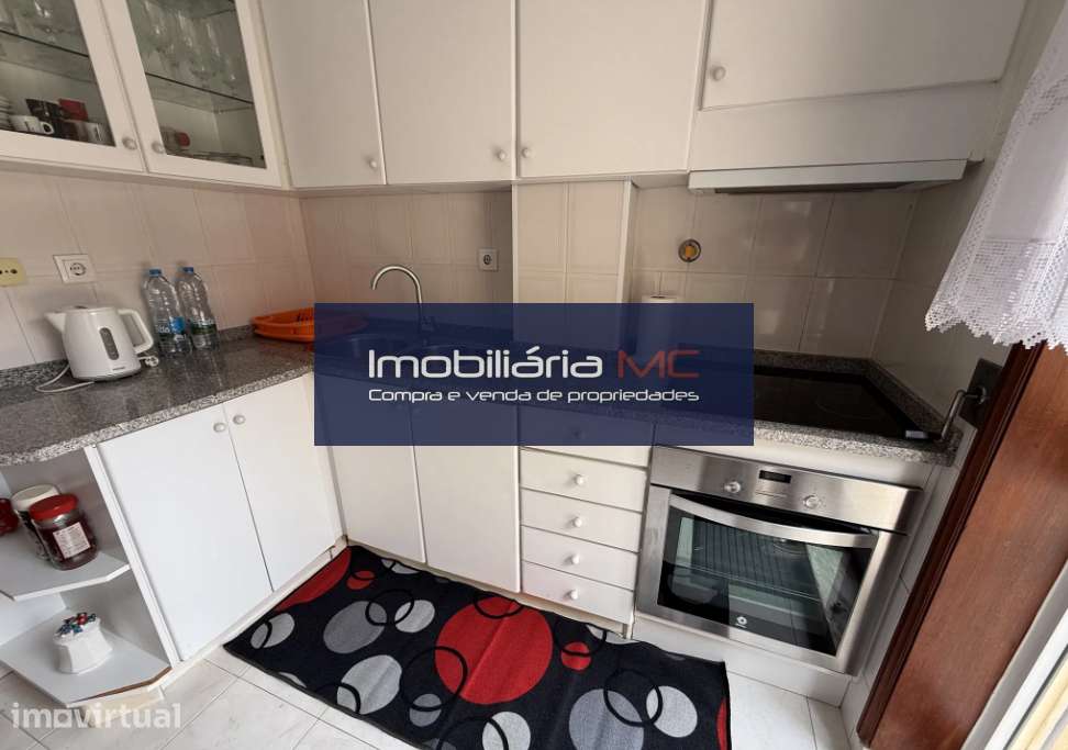 Apartamento T2 com terraço, junto à Avenida da República - Grande imagem: 2/18
