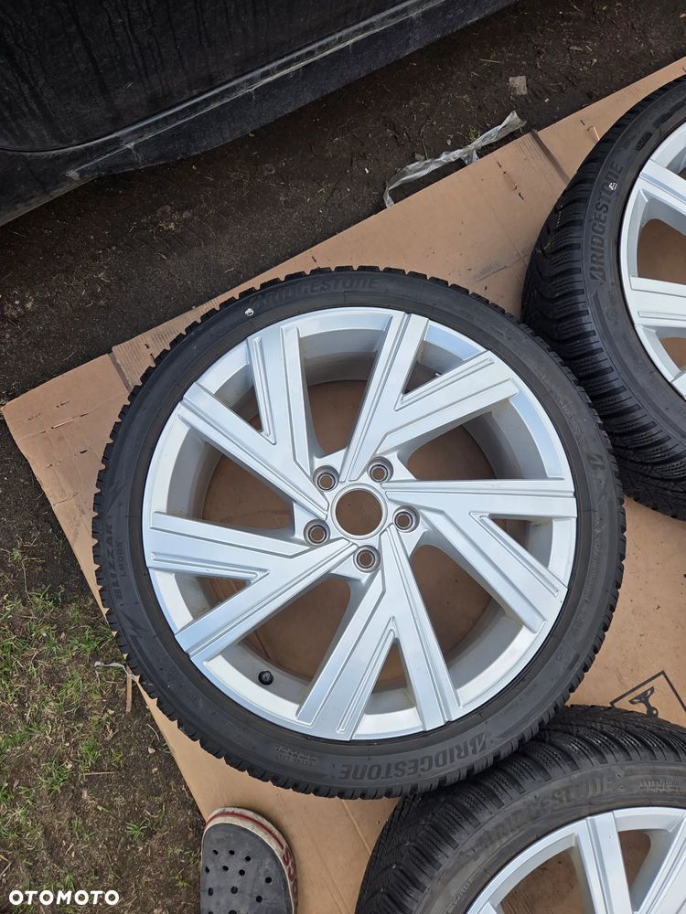 Koła Felgi aluminiowe VW Golf VIII 8 18 Cali Bergamo 5H0601025M 7.5Jx18H2 ET 51 5H0601025AB - 5