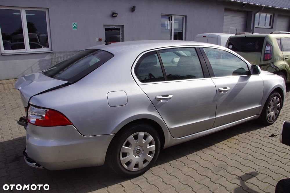 Auto na części - Skoda Superb II 2.0 TDI 140 KM BMP KXX LA7W 2009R Silnik Skrzynia Drzwi Błotnik Zderzak Lampa Lusterko Klamka Szyba Deska Kokpit Sterownik Moduł Czujnik Licznik Panel Kierownica - 7