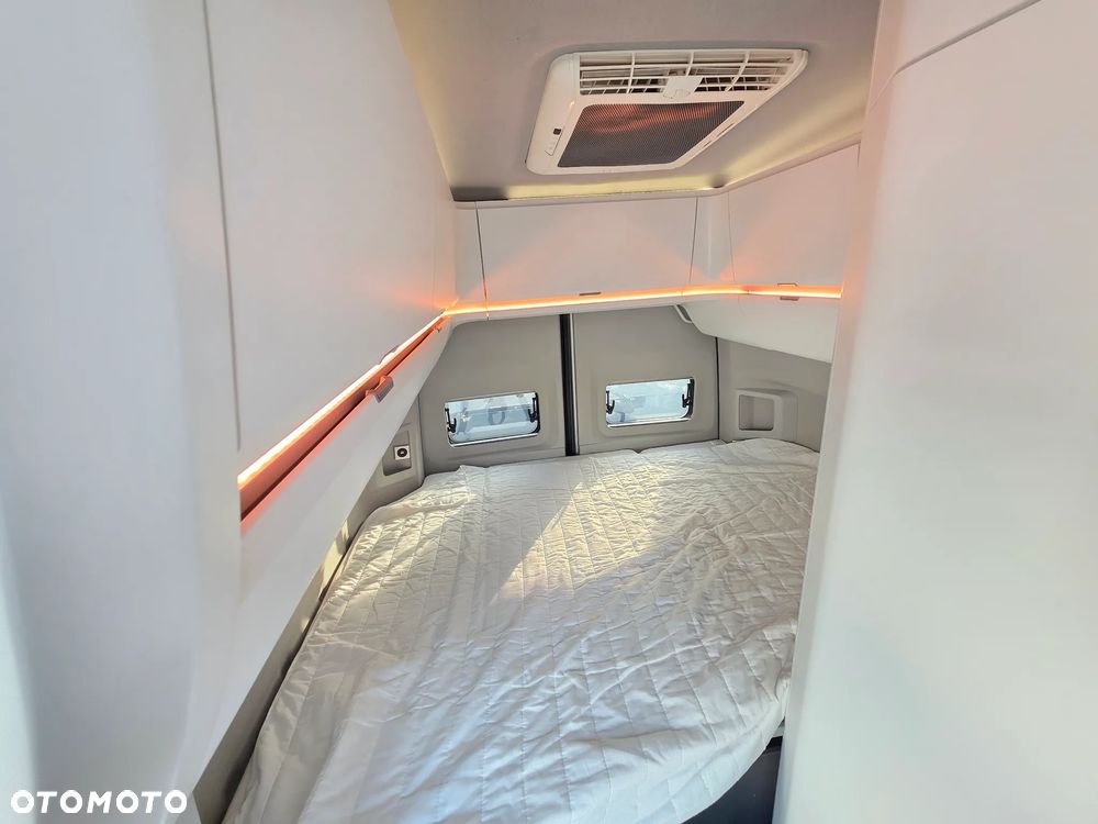 Volkswagen Grand California - 13