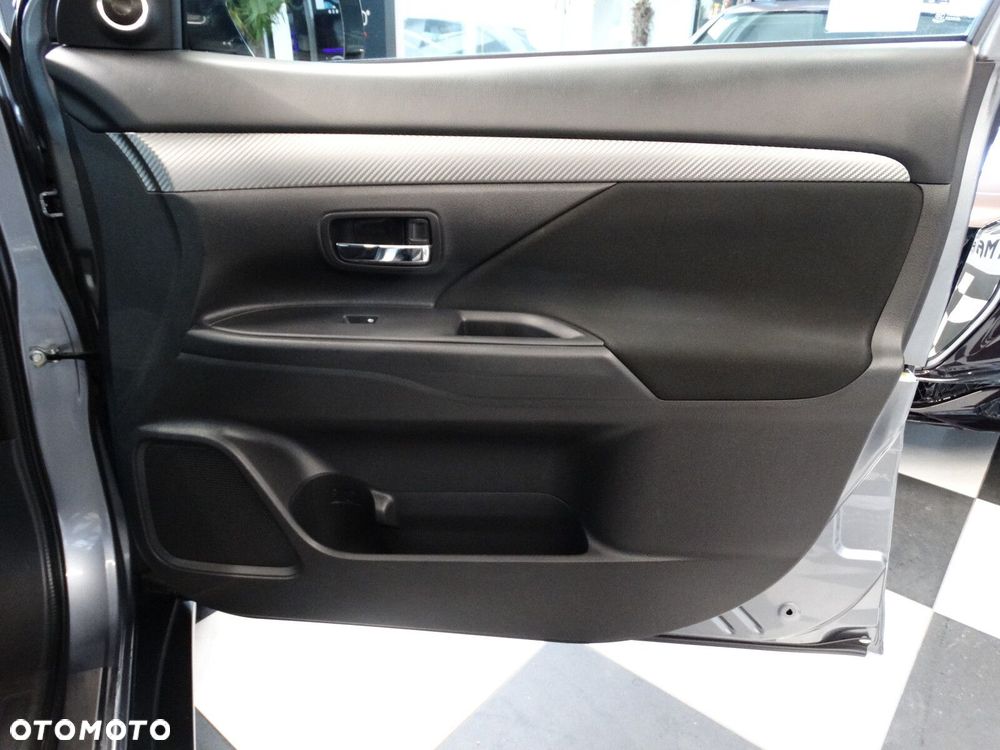 Mitsubishi Outlander - 15